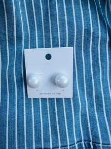 Color Pearl Studs