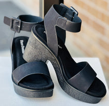 Load image into Gallery viewer, About Town Sandal